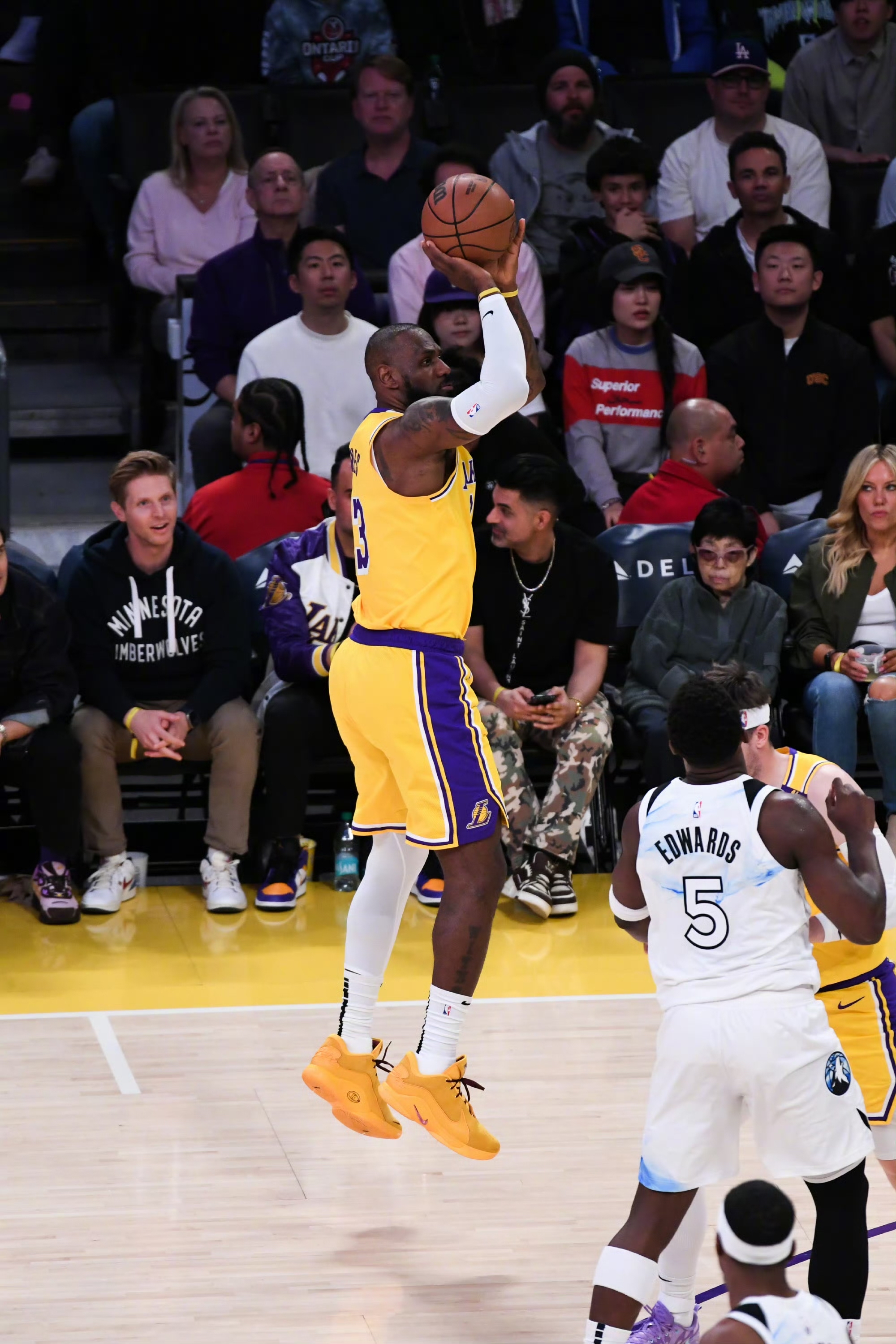 九游娱乐-人取得五连胜，主场大胜森林狼