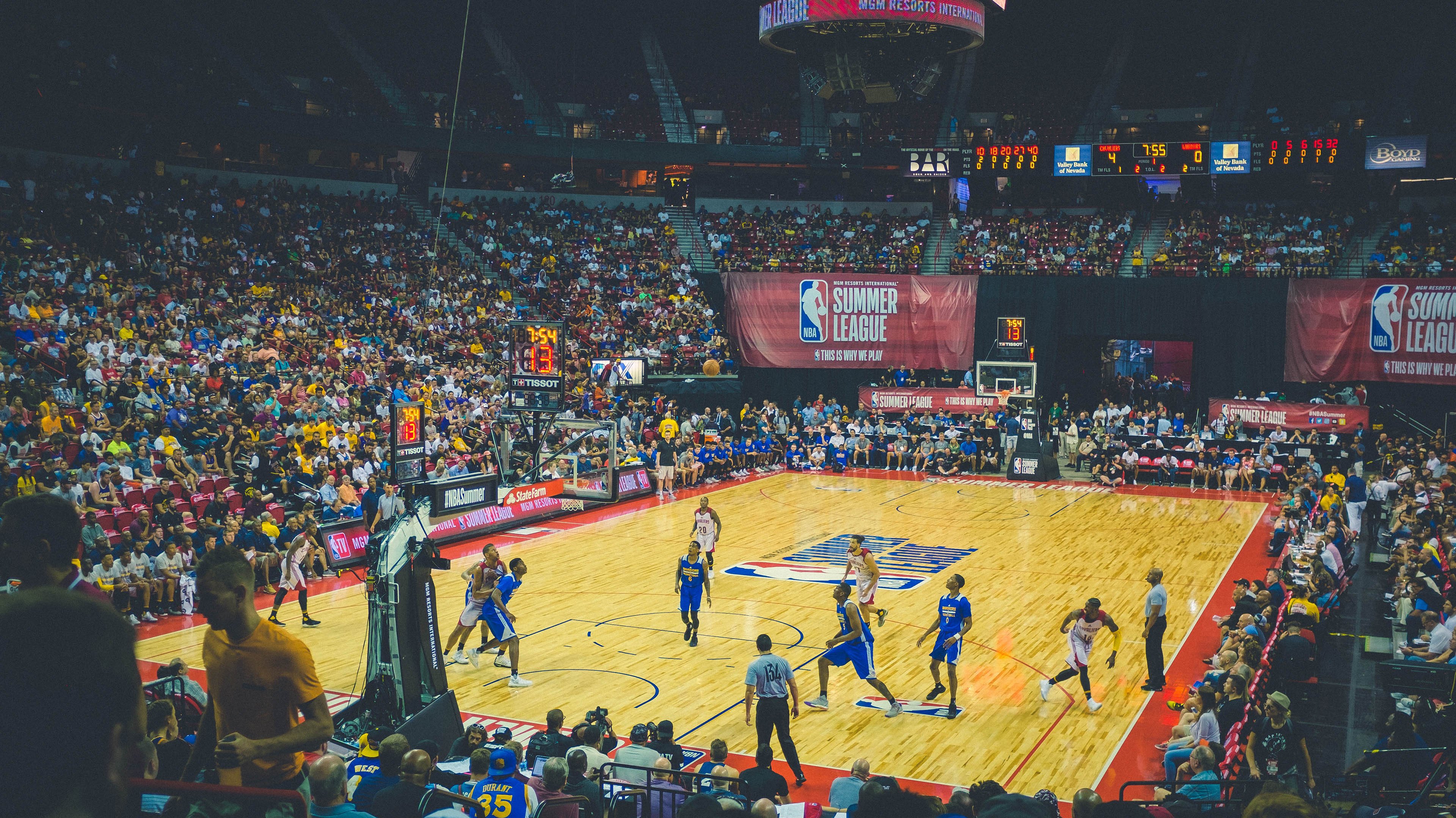 九游登录平台-年度焦点之战，霍勒迪关键节点连续得分，铸就传奇之夜